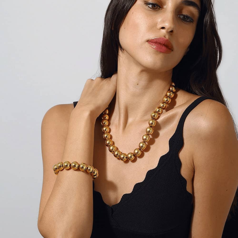Add a touch of elegance to any outfit with a chic chain necklace for women. Explore our collection of stunning designs and find the perfect piece to suit your style and budget.