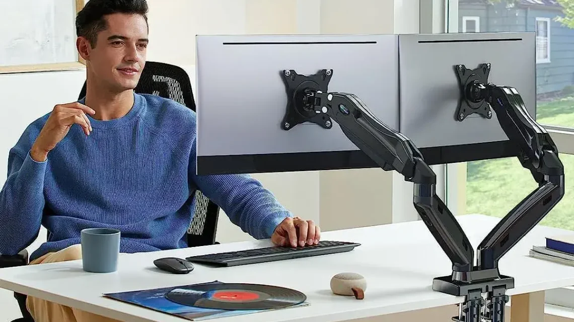 Monitor arms and the screen